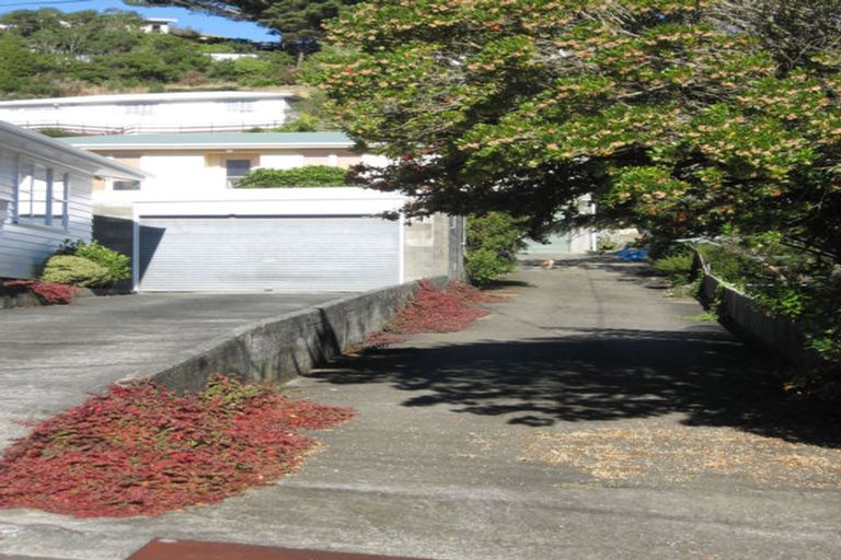 Photo of property in 10 Omega Street, Newlands, Wellington, 6037