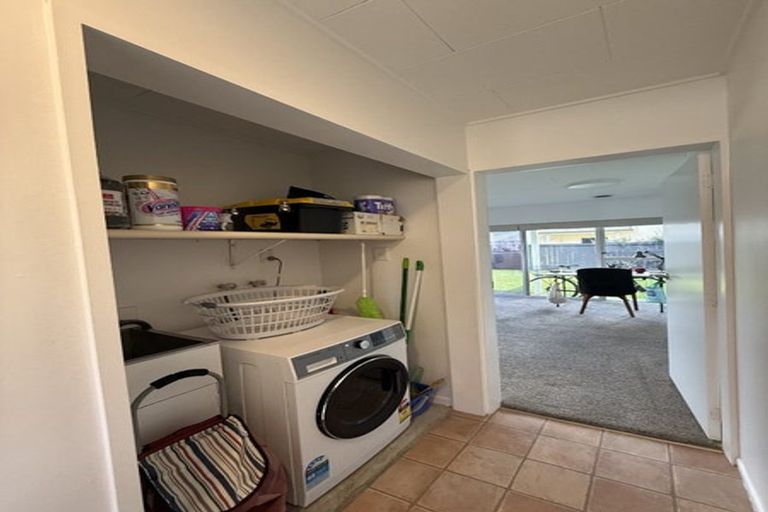 Photo of property in 8e Montgomery Crescent, Clouston Park, Upper Hutt, 5018