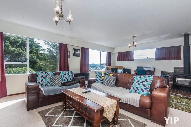 Photo of property in 48 Edgecombe Street, Newlands, Wellington, 6037