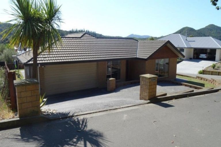 Photo of property in 112 Milton Terrace, Picton, 7220