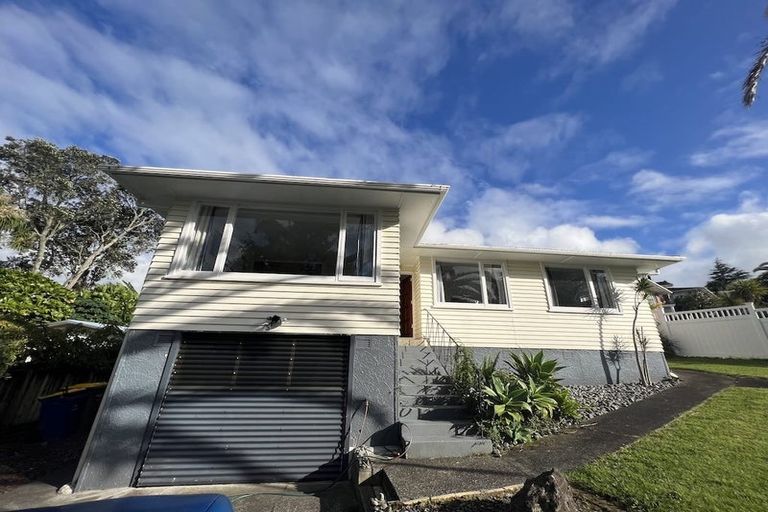 Photo of property in 25 Crompton Road, Massey, Auckland, 0614
