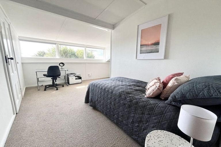 Photo of property in 36 Rangatira Road, Birkenhead, Auckland, 0626