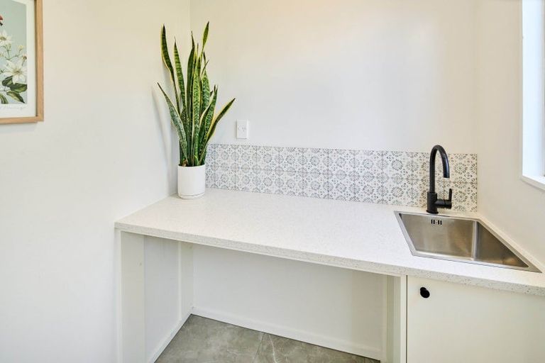 Photo of property in 39 Edgecombe Street, Newlands, Wellington, 6037