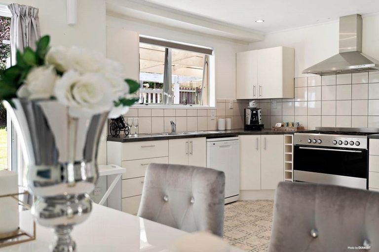 Photo of property in 60 Hartley Terrace, Massey, Auckland, 0614