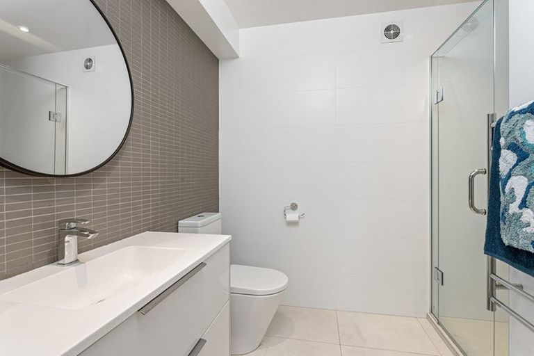 Photo of property in 174c Archers Road, Glenfield, Auckland, 0629