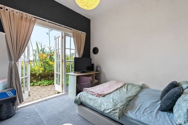 Photo of property in 8 Northland Road, Northland, Wellington, 6012