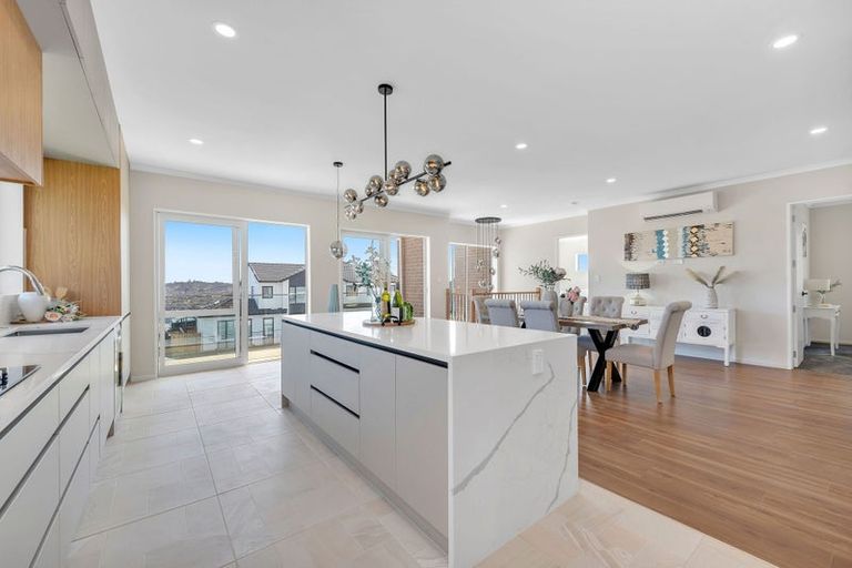 Photo of property in 25 Elevation Street, Flat Bush, Auckland, 2019