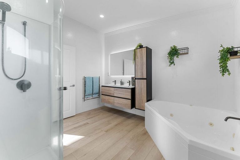 Photo of property in 1011 Papamoa Beach Road, Papamoa Beach, Papamoa, 3118