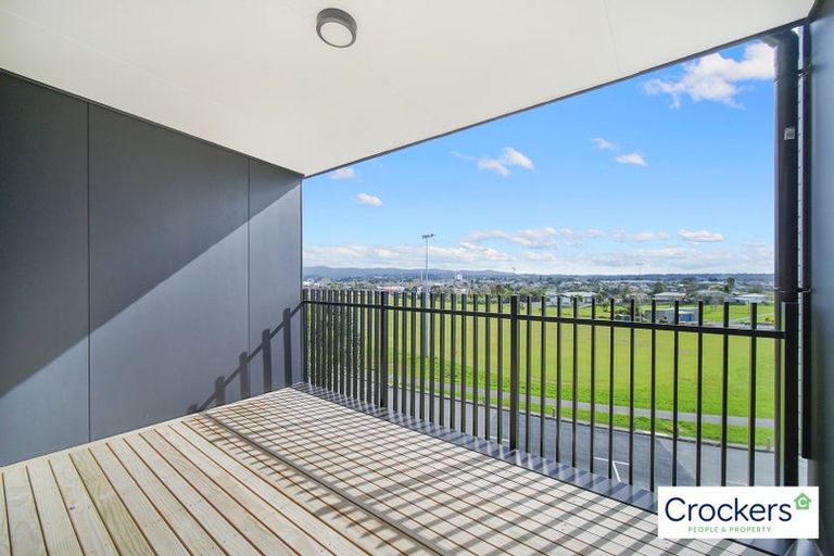 Photo of property in 3/10 Treasure Lane, Te Atatu South, Auckland, 0610