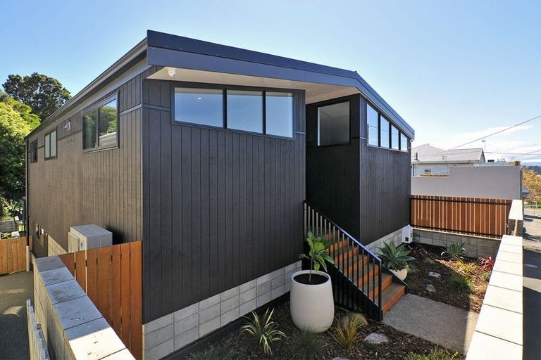 Photo of property in 12 Helen Street, Brooklyn, Wellington, 6021