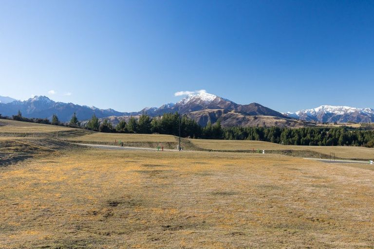 Photo of property in 32 Carrickmore Crescent, Wanaka, 9305