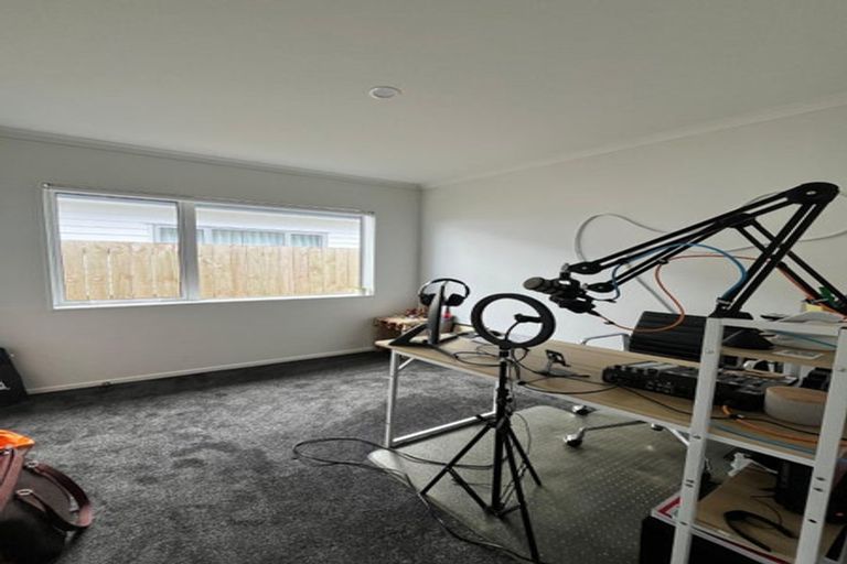 Photo of property in 17 Kutukutu Street, Takanini, 2112