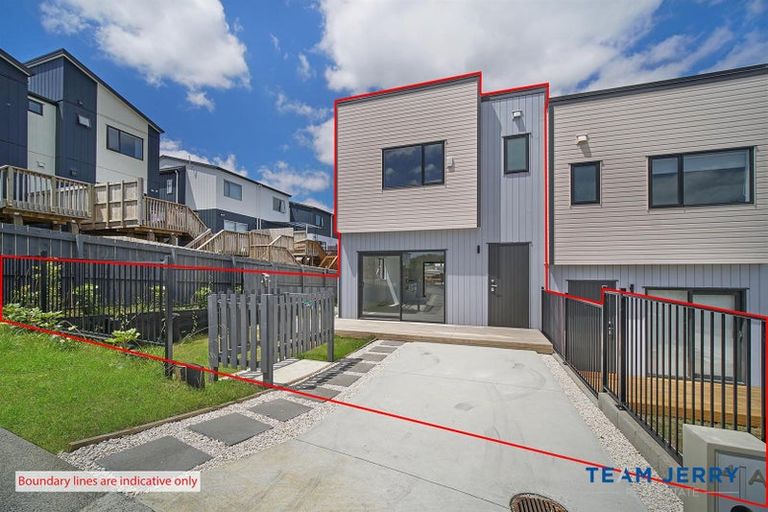 Photo of property in 1 Papauma Place, Papakura, 2110