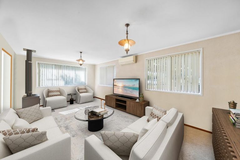 Photo of property in 16 Pavola Grove, Glenfield, Auckland, 0629