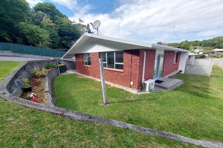 Photo of property in 36 Cumberland Street, Merrilands, New Plymouth, 4312