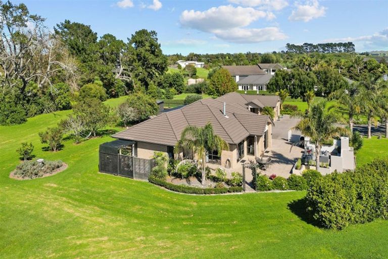 Photo of property in 8 Millbrook Drive, Waiuku, 2683