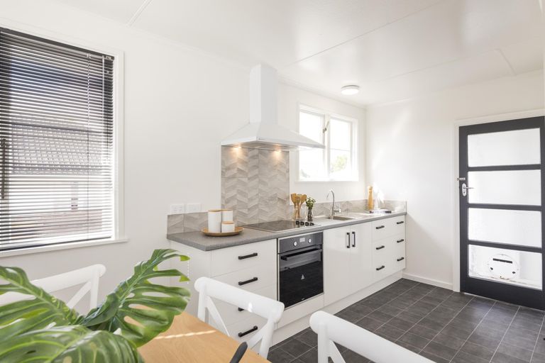 Photo of property in 2 Avon Terrace, Roslyn, Palmerston North, 4414