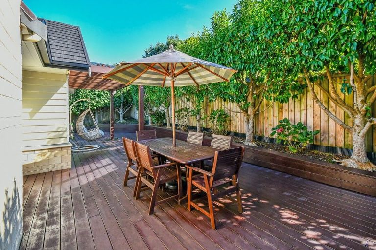 Photo of property in 11 Swindon Close, Mellons Bay, Auckland, 2014