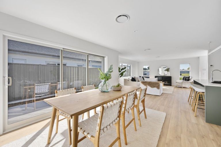 Photo of property in 10 Cassin Place, Taradale, 4112