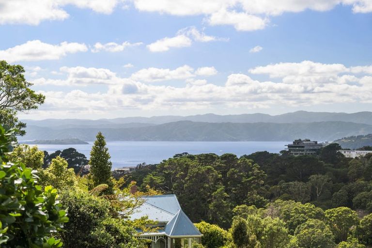 Photo of property in 29 Garden Road, Northland, Wellington, 6012