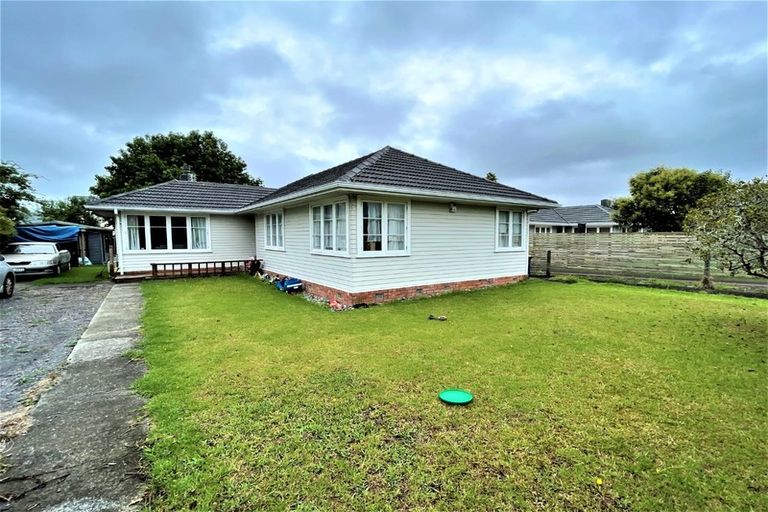 Photo of property in 27 Kervil Avenue, Te Atatu Peninsula, Auckland, 0610