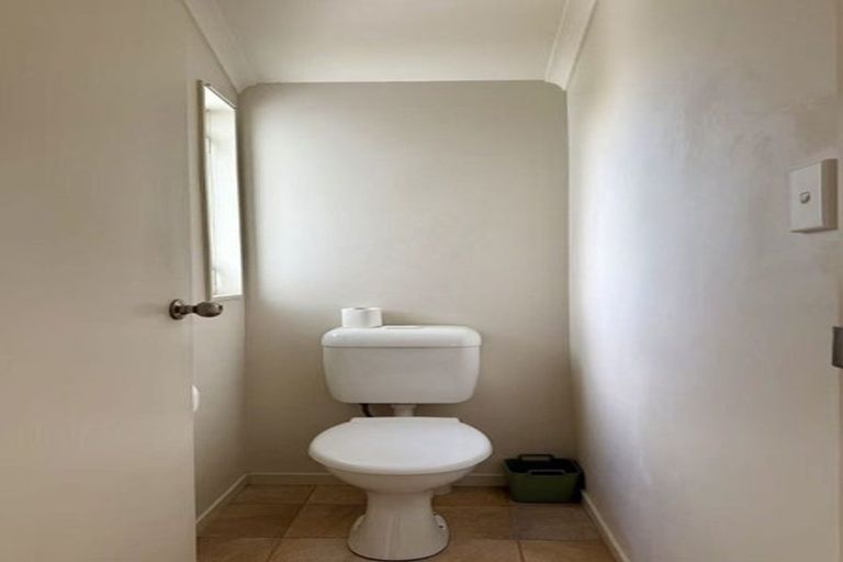 Photo of property in 84 Moyrus Crescent, East Tamaki Heights, Auckland, 2016