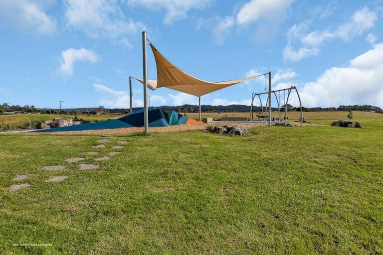 Photo of property in 11 Kapiakauri Road, One Tree Point, 0118