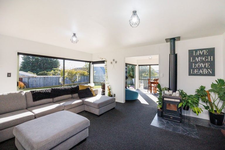 Photo of property in 5 Abby Road, Fitzherbert, Palmerston North, 4410
