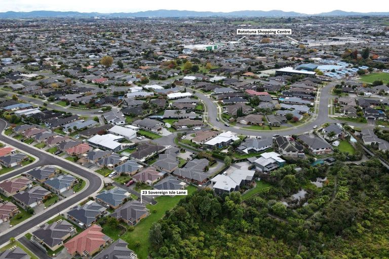 Photo of property in 23 Sovereign Isle Lane, Rototuna, Hamilton, 3210