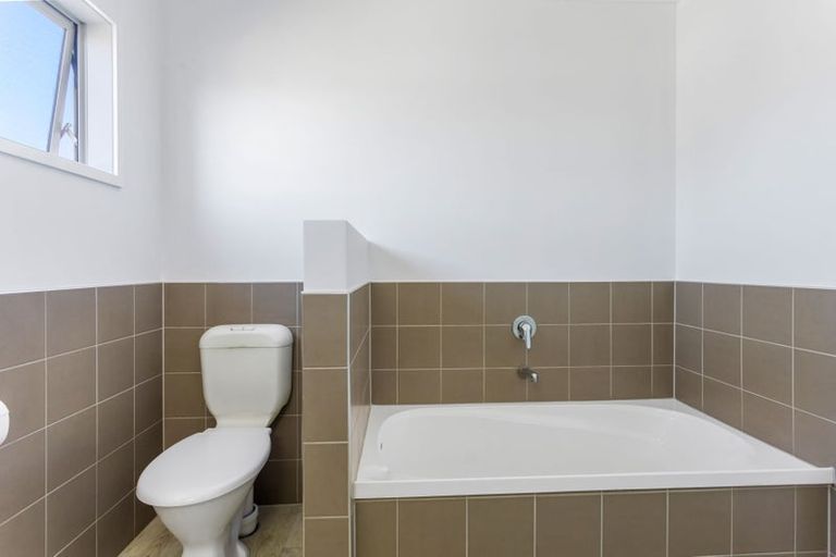 Photo of property in 418a Old Te Atatu Road, Te Atatu Peninsula, Auckland, 0610