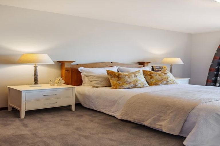 Photo of property in 1 Watlings Place, Kennedys Bush, Christchurch, 8025