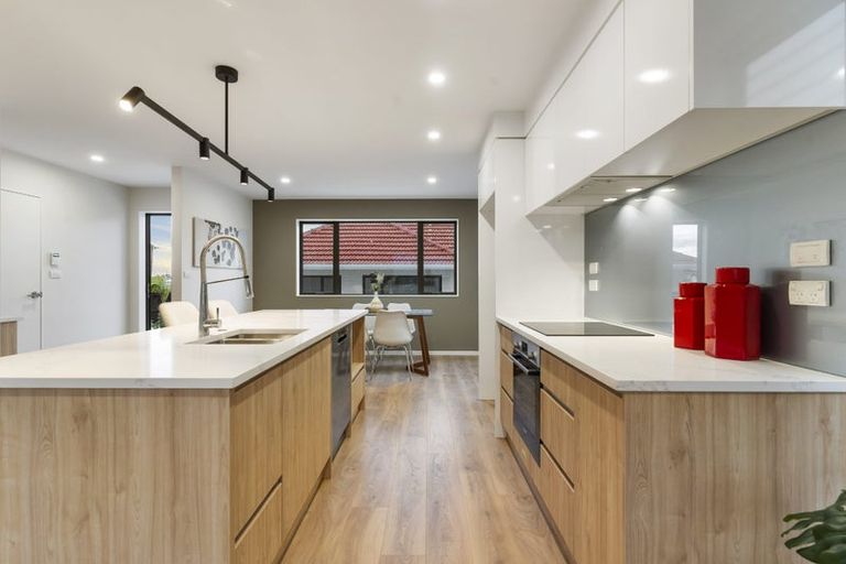 Photo of property in 1d Stottholm Road, Titirangi, Auckland, 0604