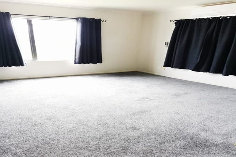 Photo of property in 74 Hetherington Road, Ranui, Auckland, 0612