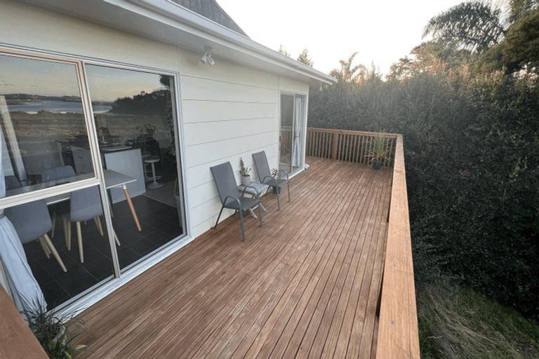 Photo of property in 31 Pipitea Place, Massey, Auckland, 0614