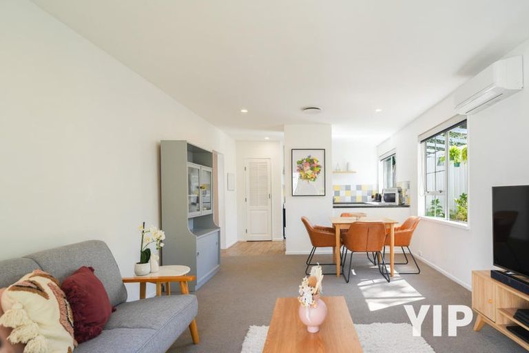 Photo of property in 38f2 Salford Street, Newlands, Wellington, 6037