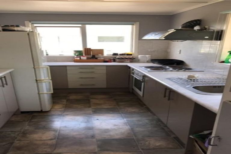 Photo of property in 1 Marlene Avenue, Te Atatu South, Auckland, 0610