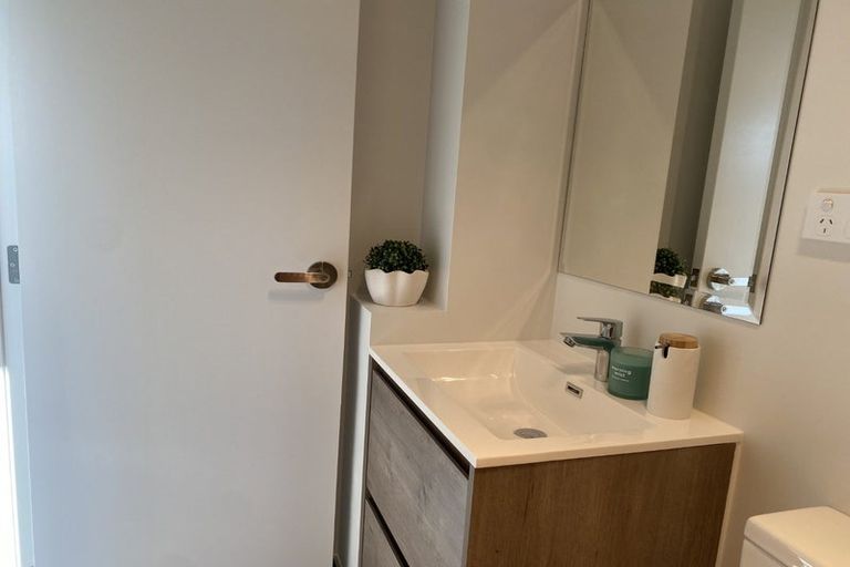 Photo of property in 15 Paetai Lane, Te Atatu Peninsula, 0610