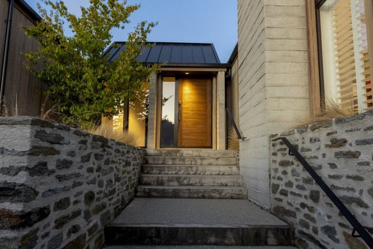 Photo of property in 31 Falconer Rise, Jacks Point, Queenstown, 9371