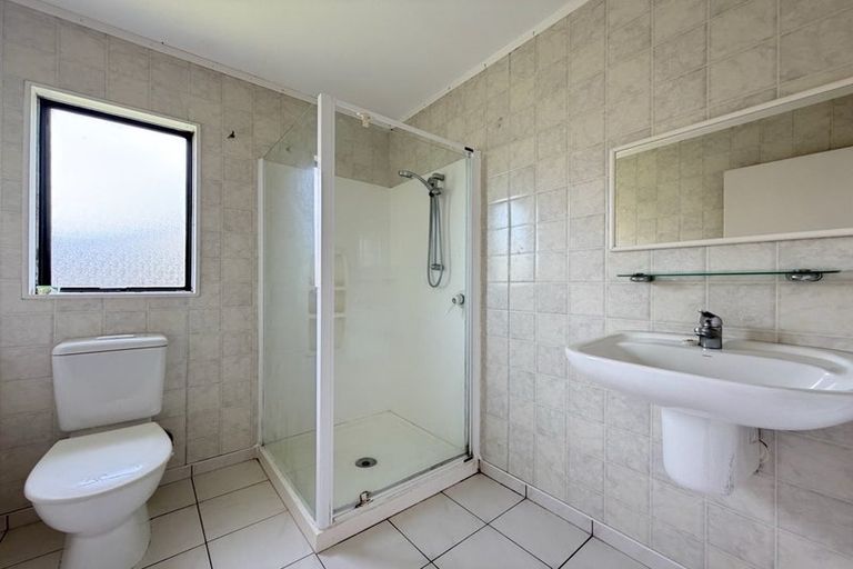 Photo of property in 3 Tamworth Crescent, Newlands, Wellington, 6037