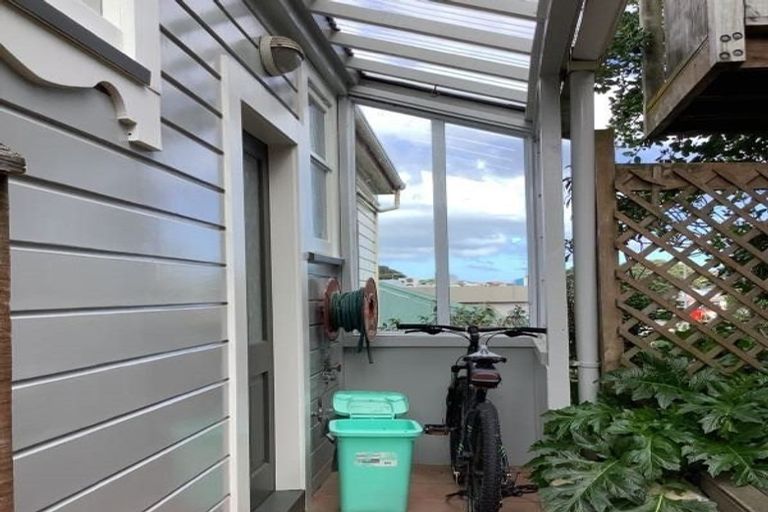 Photo of property in 1/126 The Parade, Island Bay, Wellington, 6023