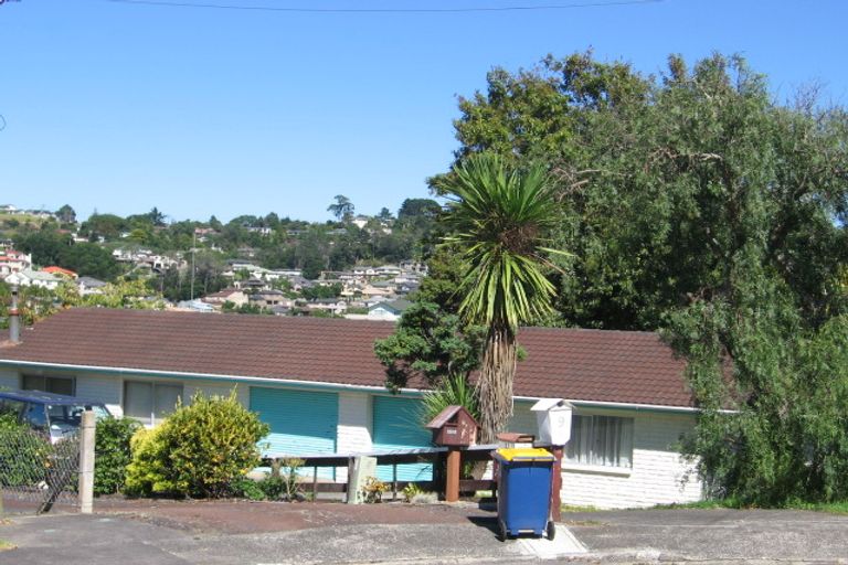 Photo of property in 2/9 Phillipa Place, Browns Bay, Auckland, 0630