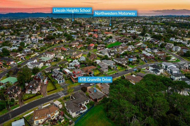 Photo of property in 2/65 Granville Drive, Massey, Auckland, 0614