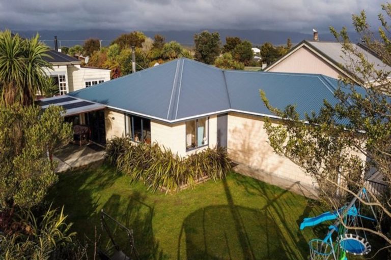 Photo of property in 53 Romilly Street, Westport, 7825