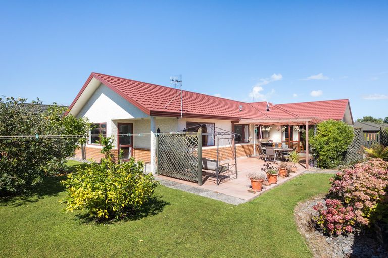 Photo of property in 14 Montana Way, Milson, Palmerston North, 4414