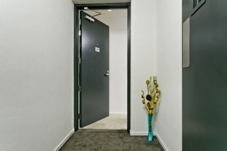Photo of property in Apollo Apartments, 201/46 Rosedale Road, Rosedale, Auckland, 0632