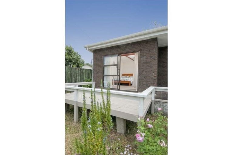 Photo of property in 21 Ranui Station Road, Ranui, Auckland, 0612