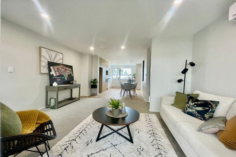 Photo of property in 2 Mikoikoi Crescent, Mangere Bridge, Auckland, 2022