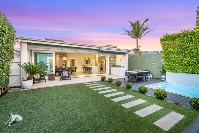 Photo of property in 9 Shoal Bay Road, Devonport, Auckland, 0624