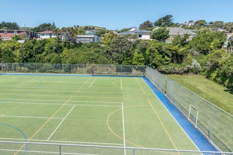 Photo of property in 46u2 Bracken Road, Paparangi, Wellington, 6037
