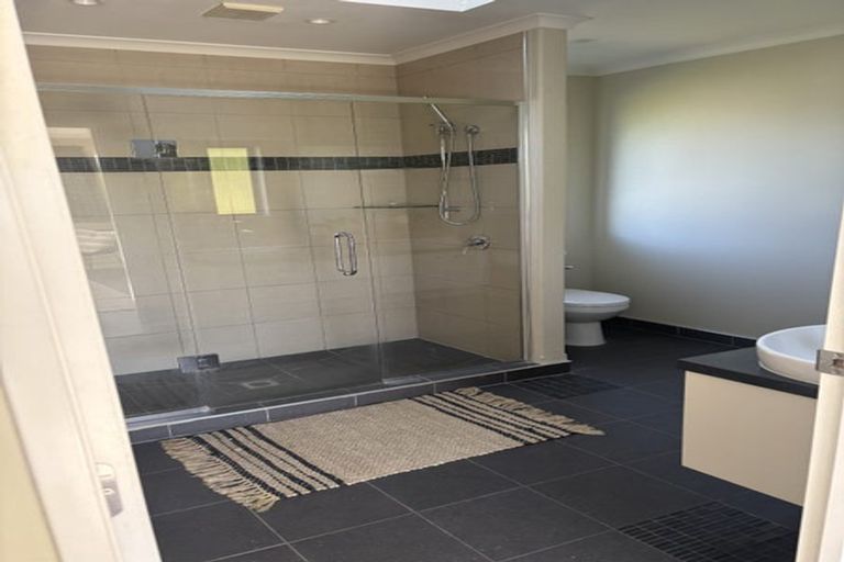 Photo of property in 112a Wairakei Road, Bryndwr, Christchurch, 8052